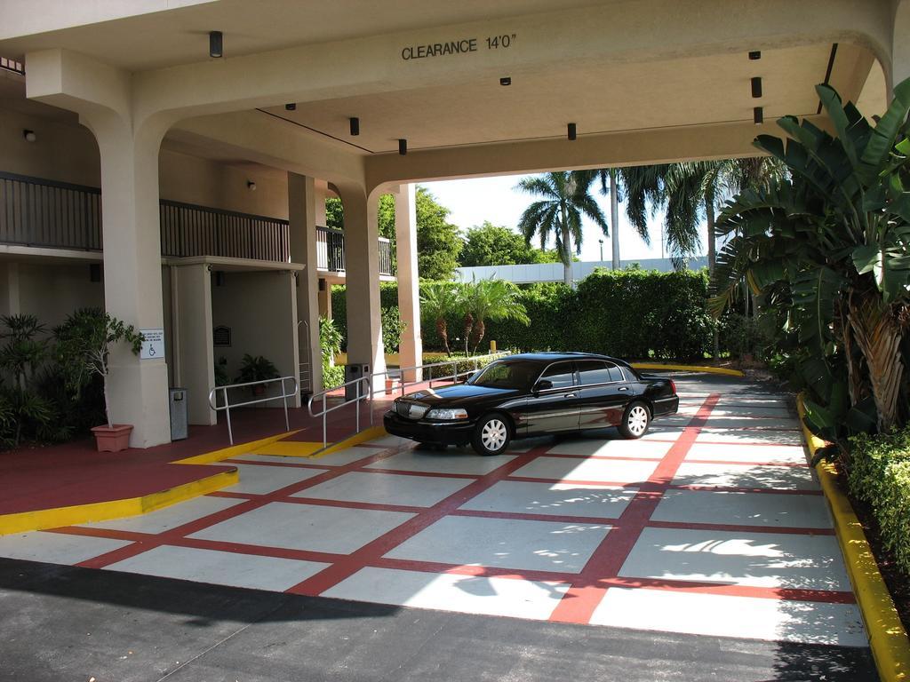 Quality Inn Palm Beach International Airport West Palm Beach Exterior foto